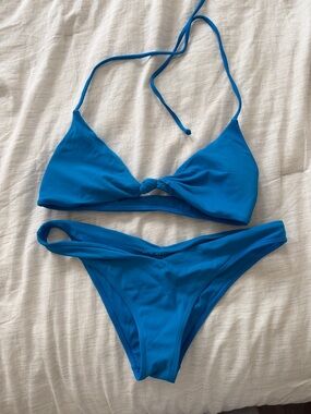 La Hearts Bright Blue Knot-Front Bikini Set